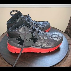 Under Armour Shoes. Boys size 7